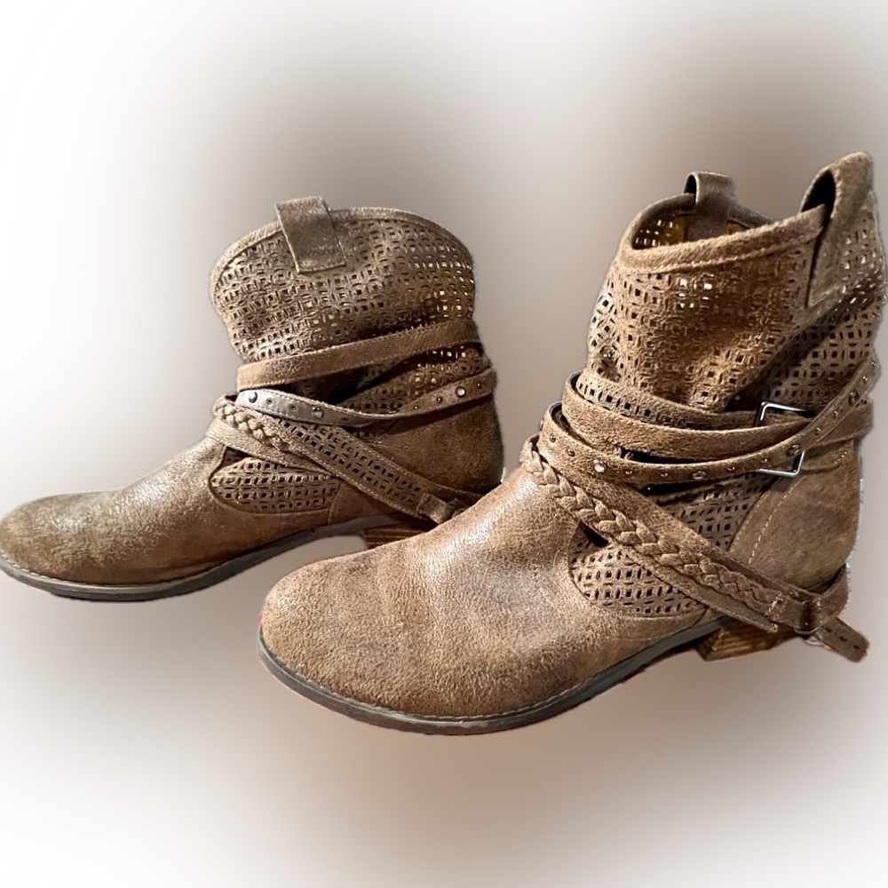 Women’s Not Rated Brown Ankle booties size 10